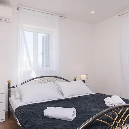 Eva Lejlighed Trogir